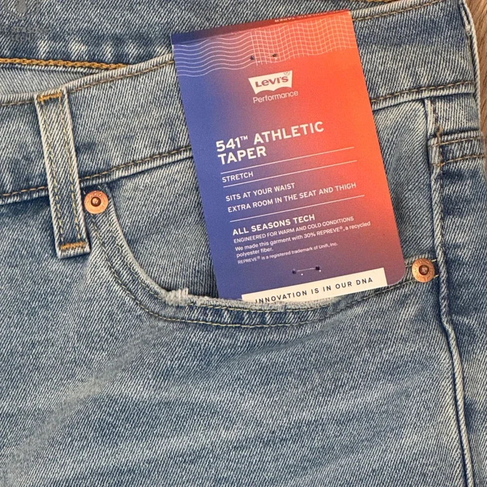 Levis 541 Athletic Taper Jeans Mens 42x30 Light Wash Stretch All Seasons Tech